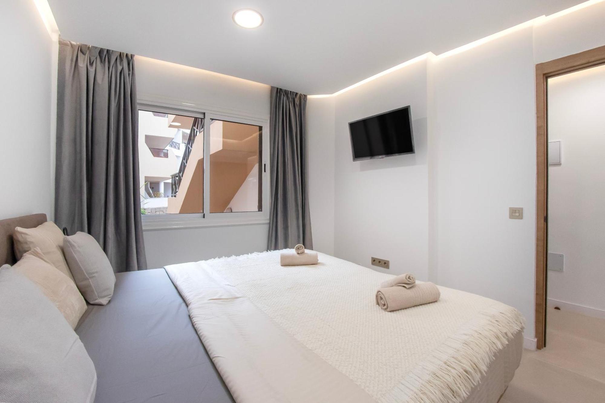 Newly Renovated, Luxurious Apartment With A Heated Pool, 259 Сан Мигел де Абона Екстериор снимка